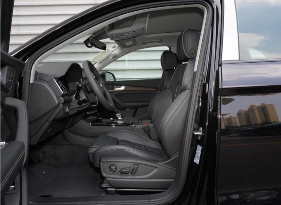 奥迪Q5L 2022款 改款 45T 臻选动感型 车厢座椅   前排空间