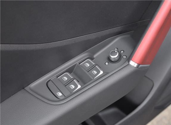 奥迪Q2L 2018款 35 TFSI 时尚动感型 国VI 车厢座椅   门窗控制