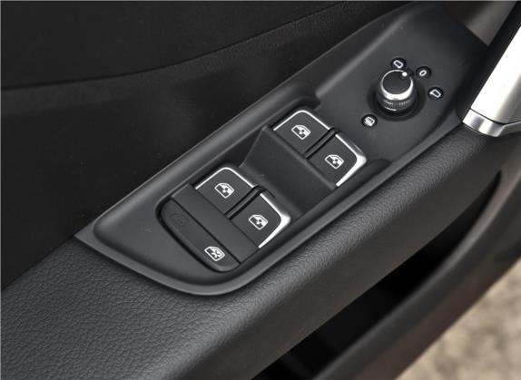奥迪Q2L 2020款 35 TFSI 进取动感型 车厢座椅   门窗控制