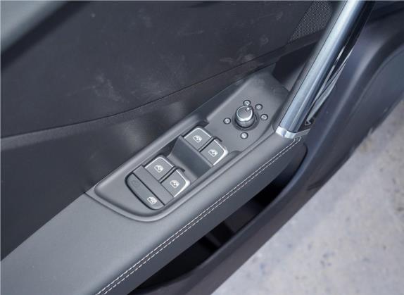 奥迪Q2L 2020款 35 TFSI 豪华动感型 车厢座椅   门窗控制