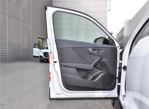 奥迪Q2L 2021款 35 TFSI 时尚动感型 车厢座椅   前门板