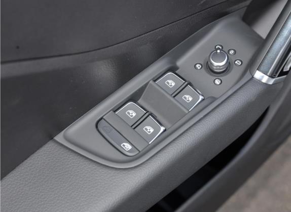 奥迪Q2L 2021款 35 TFSI 时尚动感型 车厢座椅   门窗控制