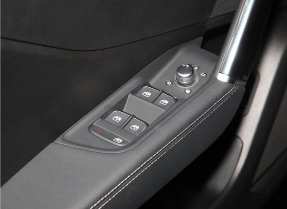 奥迪Q2L 2021款 35 TFSI 豪华动感型 车厢座椅   门窗控制