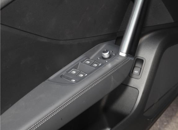 奥迪Q2L 2022款 35 TFSI 时尚动感型 车厢座椅   门窗控制
