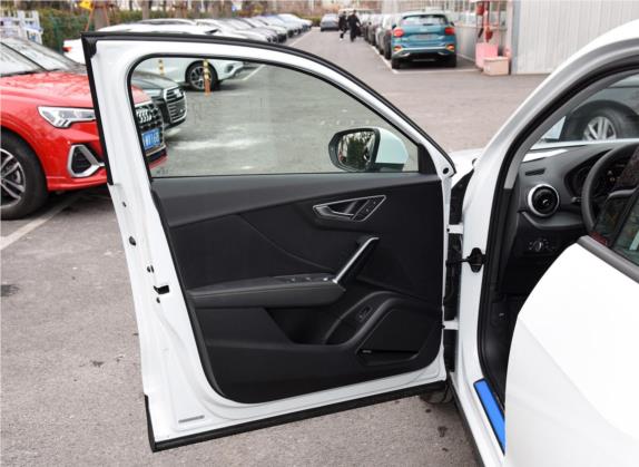 奥迪Q2L 2022款 35 TFSI 豪华致雅型 车厢座椅   前门板