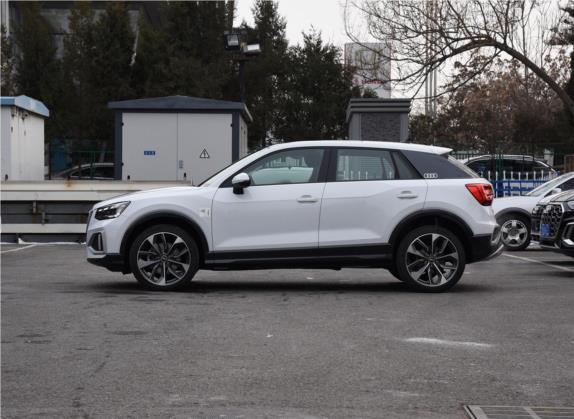 奥迪Q2L 2022款 35 TFSI 豪华致雅型 外观   正侧
