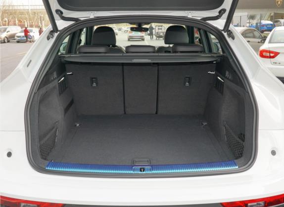 奥迪Q5L Sportback 2021款 40 TFSI 时尚型 车厢座椅   后备厢