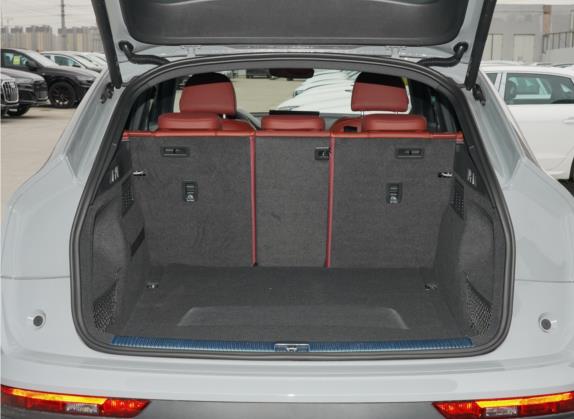 奥迪Q5L Sportback 2022款 40 TFSI 时尚型 车厢座椅   后备厢