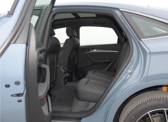 奥迪Q5L Sportback 2022款 40 TFSI RS套件燃速型 车厢座椅   后排空间