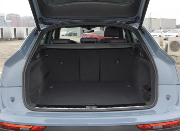 奥迪Q5L Sportback 2022款 40 TFSI RS套件燃速型 车厢座椅   后备厢