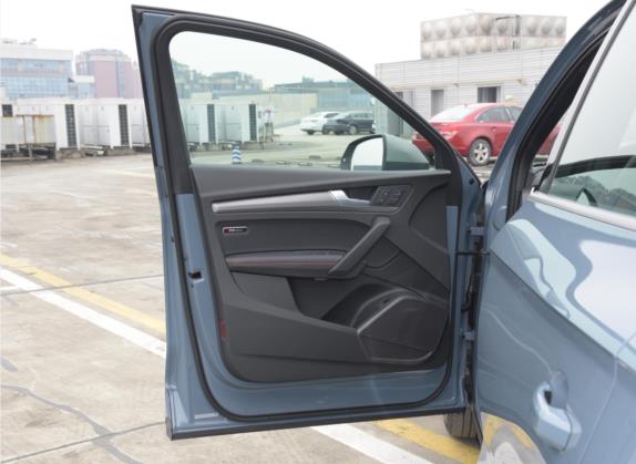 奥迪Q5L Sportback 2022款 40 TFSI RS套件燃速型 车厢座椅   前门板