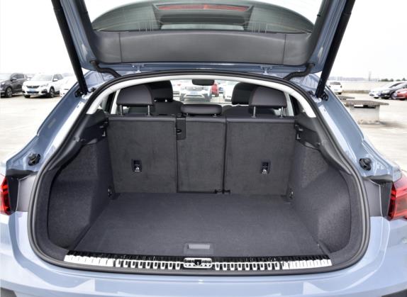 奥迪Q3 Sportback 2022款 40 TFSI RS套件燃速型 车厢座椅   后备厢