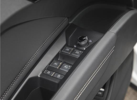 奥迪Q4 e-tron 2022款 40 e-tron 创境版 车厢座椅   门窗控制