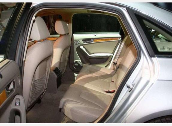 奥迪A4L 2009款 3.2 FSI quattro 旗舰型 车厢座椅   后排空间