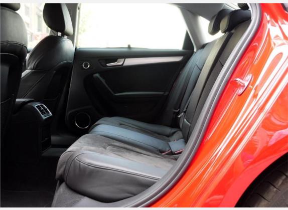 奥迪A4L 2010款 2.0 TFSI 运动型 车厢座椅   后排空间