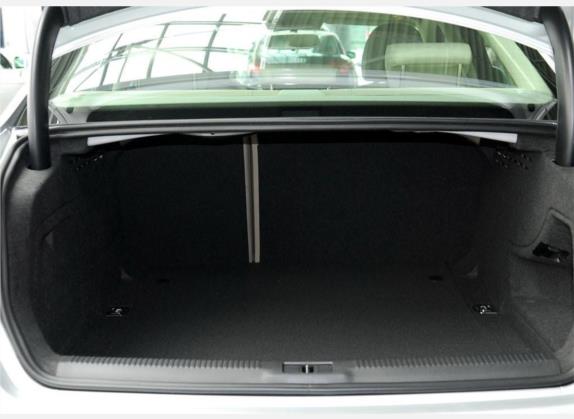 奥迪A4L 2010款 2.0 TFSI 舒适型 车厢座椅   后备厢