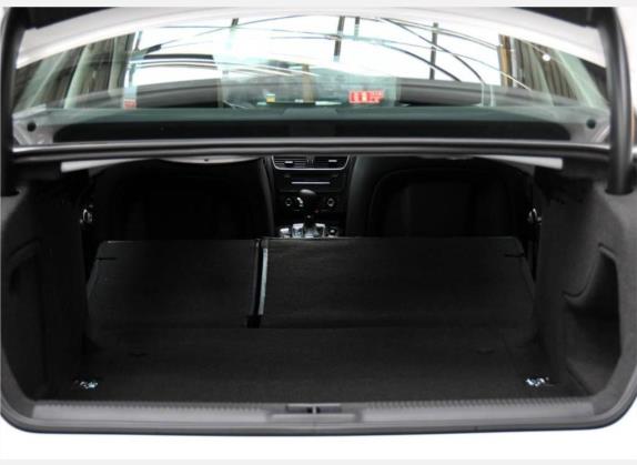 奥迪A4L 2010款 2.0 TFSI 技术型 车厢座椅   后备厢