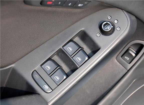 奥迪A4L 2010款 2.0 TFSI 豪华型 车厢座椅   门窗控制