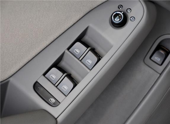 奥迪A4L 2011款 1.8 TFSI 舒适型 车厢座椅   门窗控制