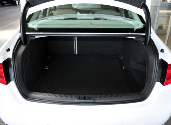 奥迪A4L 2012款 2.0 TFSI 自动标准型 车厢座椅   后备厢