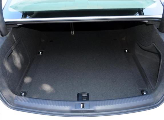 奥迪A4L 2012款 2.0 TFSI 自动舒适型 车厢座椅   后备厢