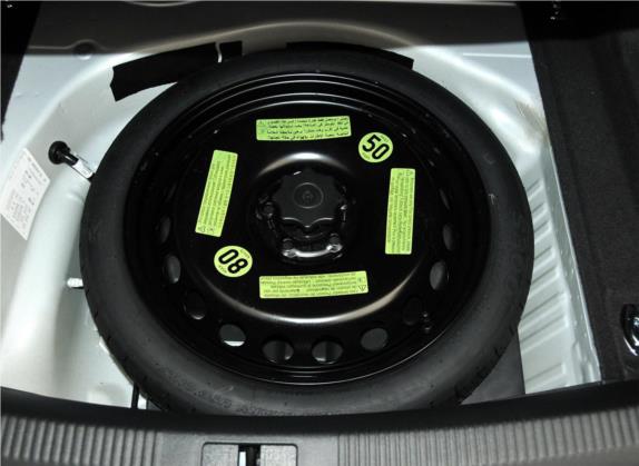 奥迪A4L 2012款 2.0 TFSI 自动技术型 其他细节类   备胎
