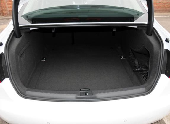 奥迪A4L 2012款 2.0 TFSI 自动豪华型 车厢座椅   后备厢