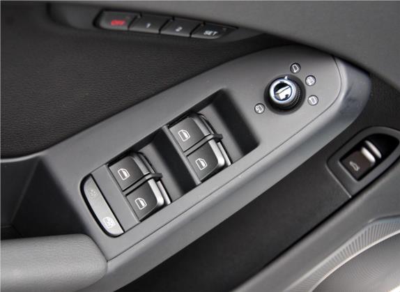 奥迪A4L 2012款 2.0 TFSI 自动豪华型 车厢座椅   门窗控制