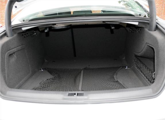 奥迪A4L 2012款 2.0 TFSI 自动运动型 车厢座椅   后备厢