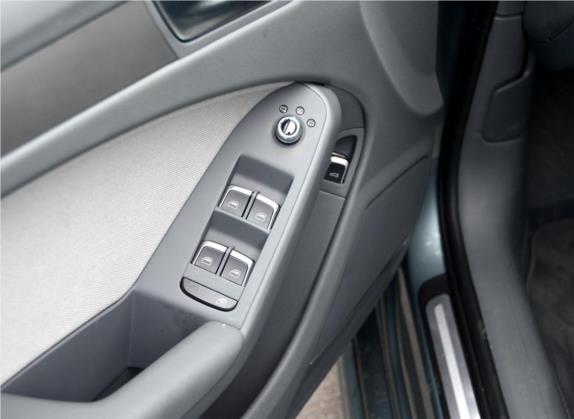 奥迪A4L 2013款 30 TFSI 自动舒适型 车厢座椅   门窗控制