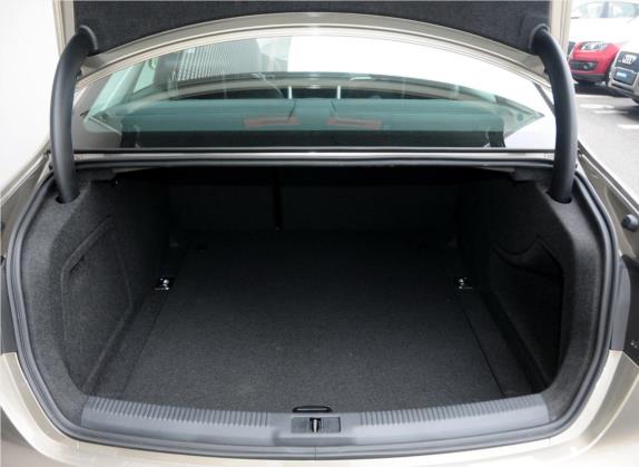 奥迪A4L 2013款 35 TFSI 自动技术型 车厢座椅   后备厢