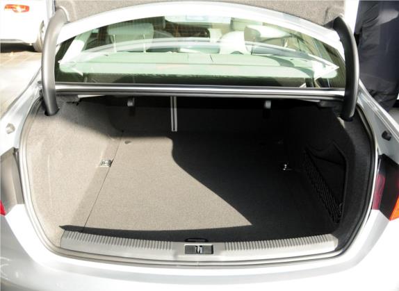 奥迪A4L 2013款 35 TFSI 自动豪华型 车厢座椅   后备厢