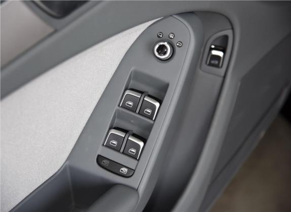 奥迪A4L 2015款 30 TFSI 手动舒适型 车厢座椅   门窗控制