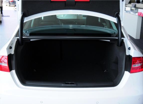 奥迪A4L 2015款 35 TFSI 自动标准型 车厢座椅   后备厢