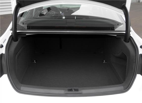 奥迪A4L 2015款 35 TFSI 自动技术型 车厢座椅   后备厢