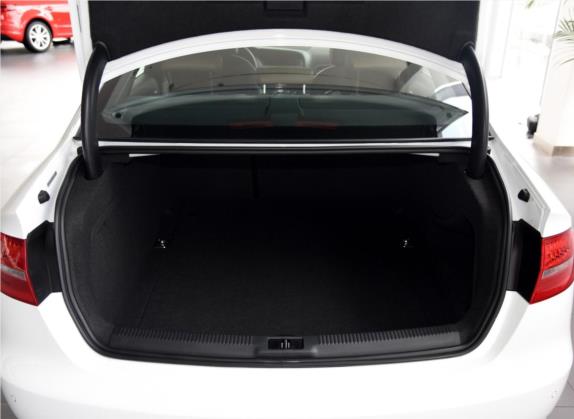 奥迪A4L 2015款 35 TFSI 百万纪念舒享版型 车厢座椅   后备厢