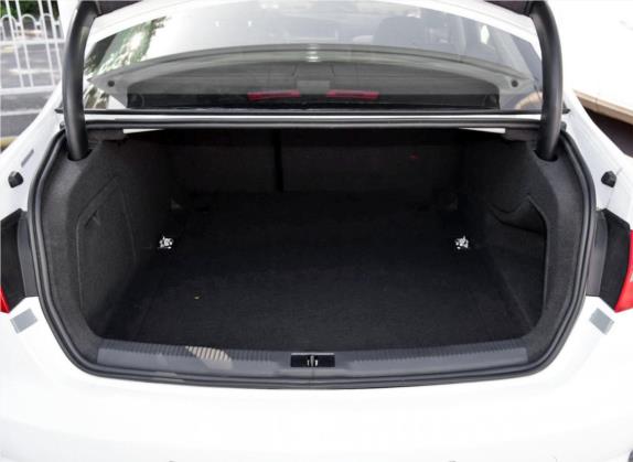 奥迪A4L 2016款 35 TFSI 自动标准型 车厢座椅   后备厢