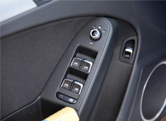 奥迪A4L 2016款 45 TFSI 典藏版 quattro个性运动型 车厢座椅   门窗控制