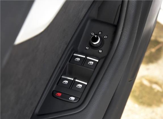 奥迪A4L 2017款 45 TFSI quattro 运动型 车厢座椅   门窗控制