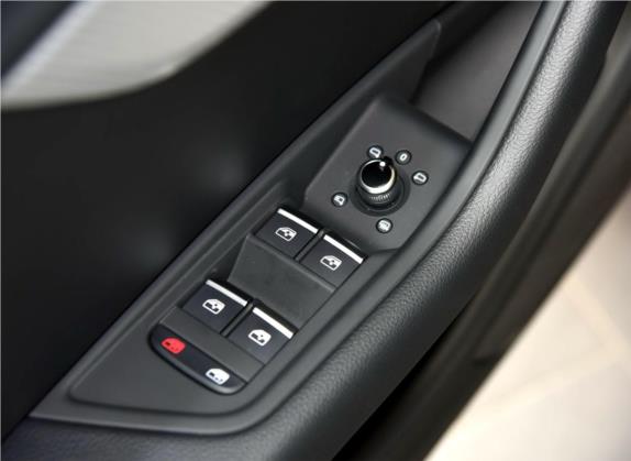 奥迪A4L 2017款 40 TFSI 时尚型 车厢座椅   门窗控制
