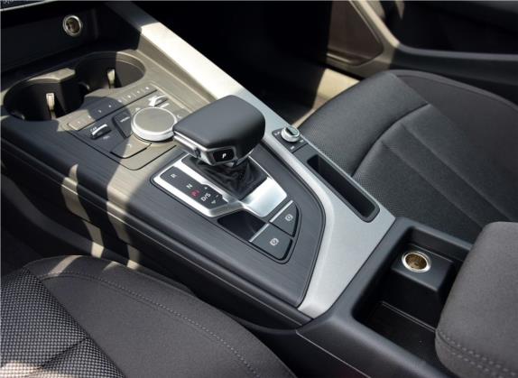 奥迪A4L 2017款 40 TFSI 进取型 中控类   挡把