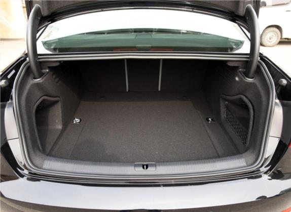 奥迪A4L 2017款 Plus 40 TFSI 进取型 车厢座椅   后备厢