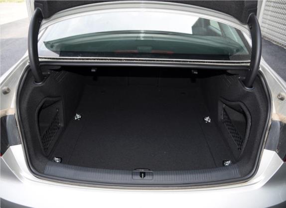 奥迪A4L 2017款 Plus 40 TFSI 风尚型 车厢座椅   后备厢