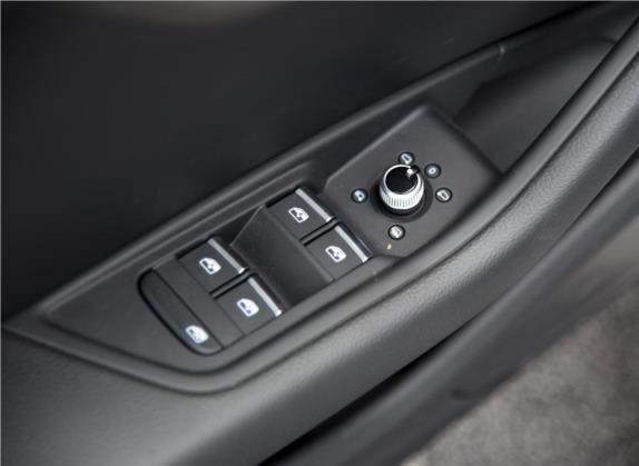 奥迪A4L 2017款 Plus 40 TFSI 风尚型 车厢座椅   门窗控制