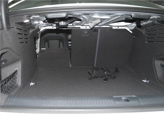 奥迪A4L 2017款 Plus 40 TFSI 运动型 车厢座椅   后备厢