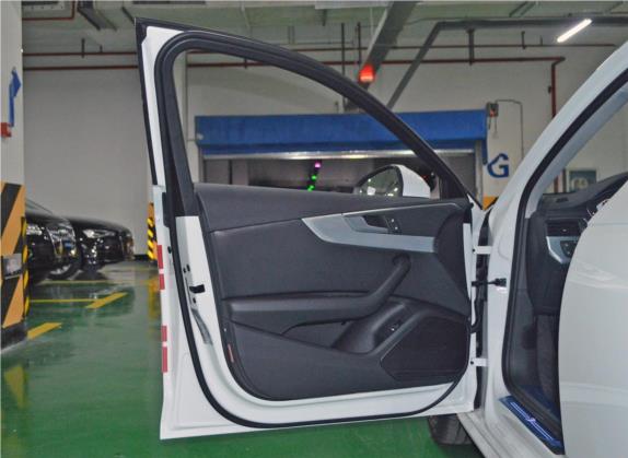 奥迪A4L 2017款 Plus 40 TFSI 运动型 车厢座椅   前门板