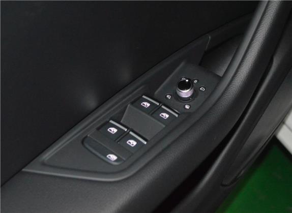 奥迪A4L 2017款 Plus 40 TFSI 运动型 车厢座椅   门窗控制
