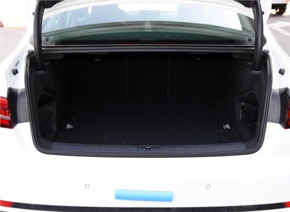 奥迪A4L 2017款 Plus 45 TFSI quattro 运动型 车厢座椅   后备厢