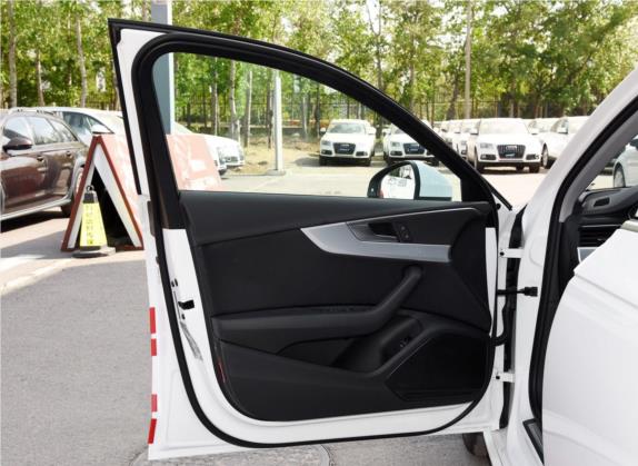 奥迪A4L 2017款 Plus 45 TFSI quattro 运动型 车厢座椅   前门板