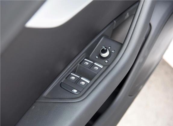 奥迪A4L 2017款 Plus 45 TFSI quattro 运动型 车厢座椅   门窗控制